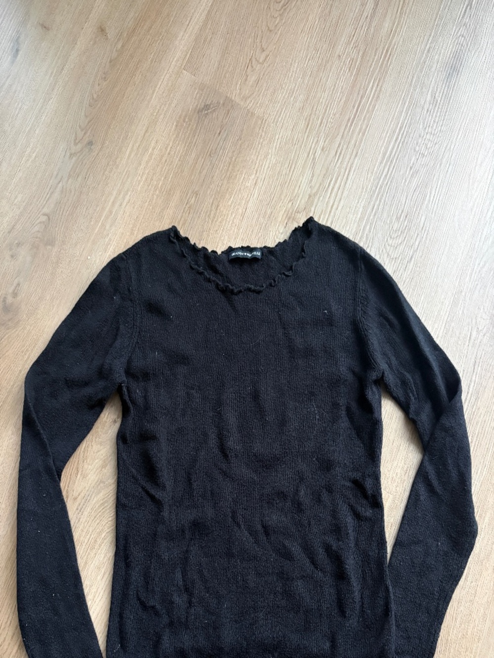 Brandy Melville Lettuce Edge Trim Top